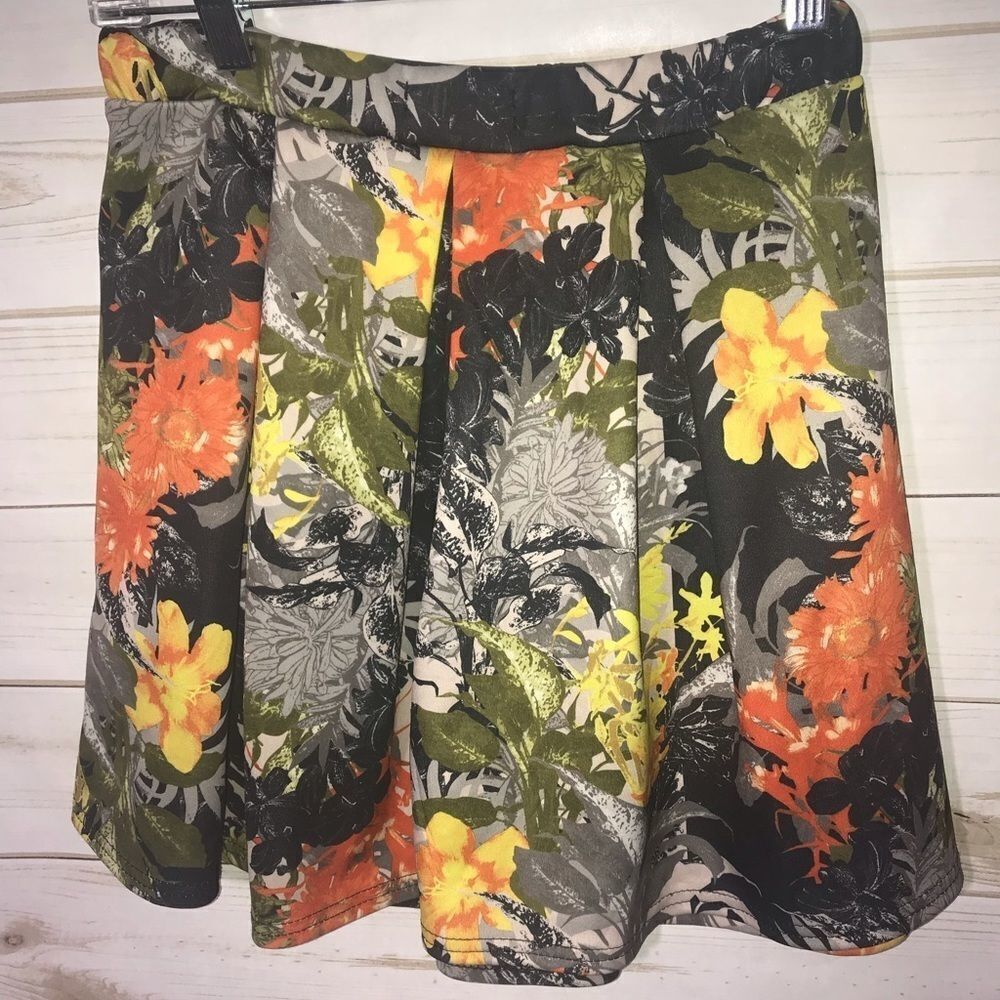 Boohoo Carly Box Pleat Skater Skirt (Floral)-Sz 6